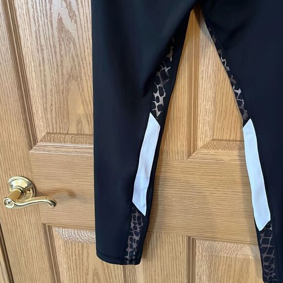 Zyia Black Leggings with Leopard Print Accent Size 6-8 - Picture 4 of 5